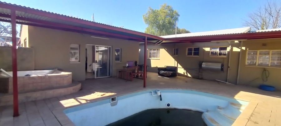 5 Bedroom Property for Sale in Jan Kempdorp Northern Cape